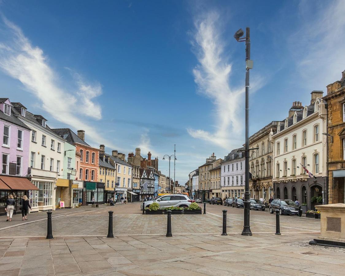 Glevum Lodge - 2 Bedroom Town Centre Apartment Cirencester Dış mekan fotoğraf