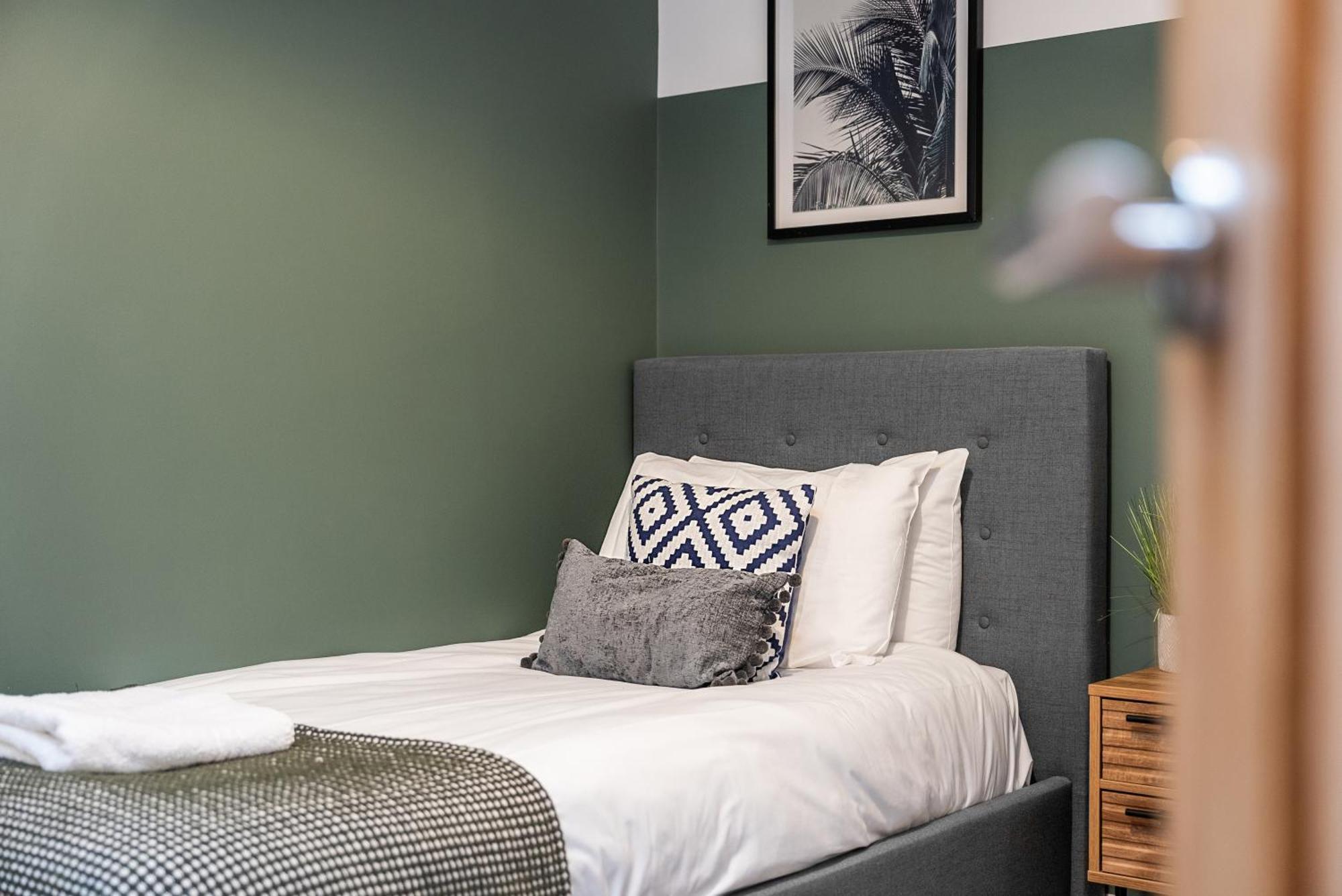 Glevum Lodge - 2 Bedroom Town Centre Apartment Cirencester Dış mekan fotoğraf