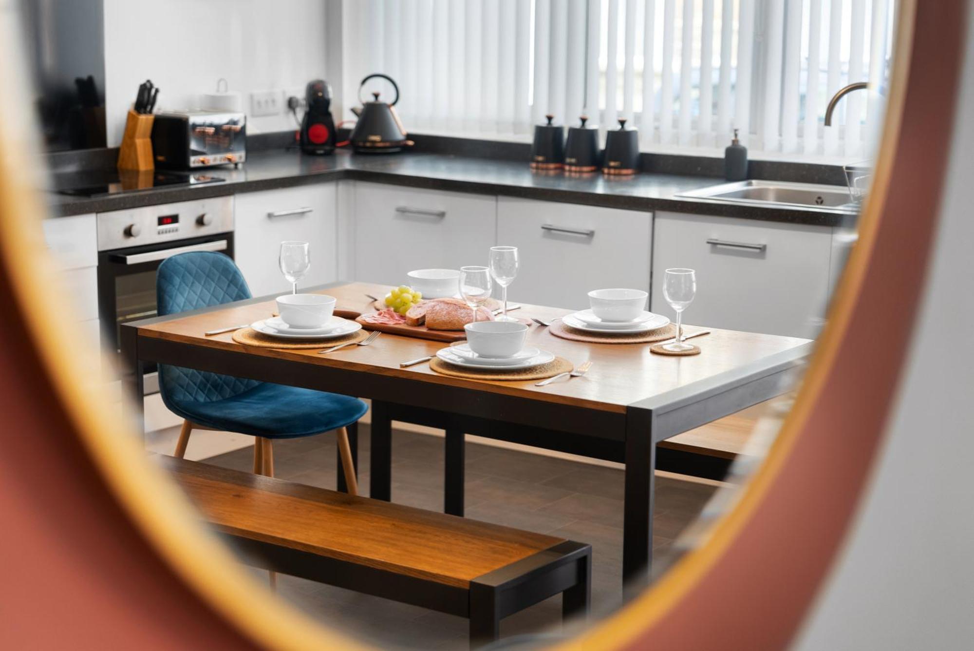 Glevum Lodge - 2 Bedroom Town Centre Apartment Cirencester Dış mekan fotoğraf
